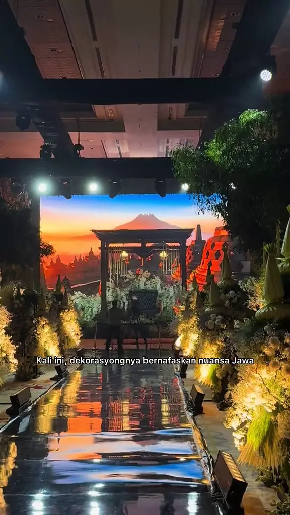 Dekorasi ngunduh mantu Al Ghazali bernuansa Jawa © 2025 TikTok