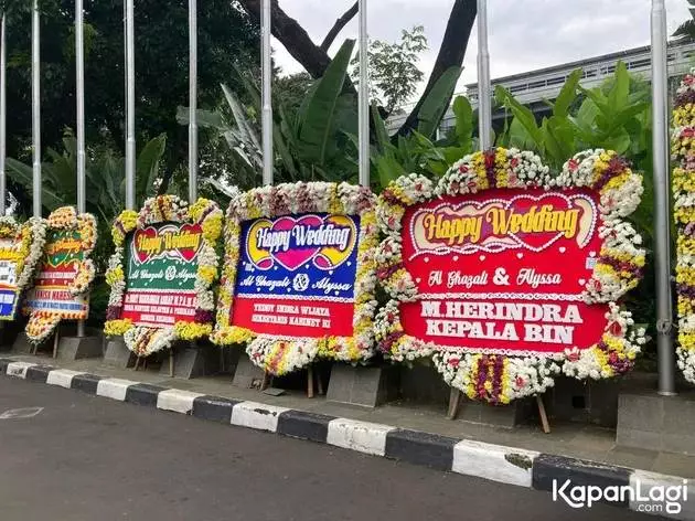 karangan bunga ngunduh mantu al © 2025 Kapanlagi.com karangan bunga ngunduh mantu al © 2025 Kapanlagi.com