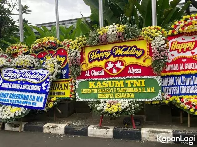 karangan bunga ngunduh mantu al © 2025 Kapanlagi.com karangan bunga ngunduh mantu al © 2025 Kapanlagi.com
