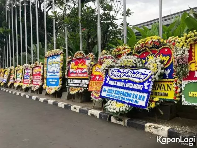 karangan bunga ngunduh mantu al © 2025 Kapanlagi.com karangan bunga ngunduh mantu al © 2025 Kapanlagi.com