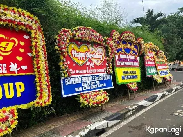 karangan bunga ngunduh mantu al © 2025 Kapanlagi.com karangan bunga ngunduh mantu al © 2025 Kapanlagi.com