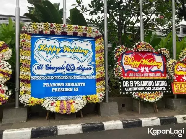karangan bunga ngunduh mantu al © 2025 Kapanlagi.com karangan bunga ngunduh mantu al © 2025 Kapanlagi.com