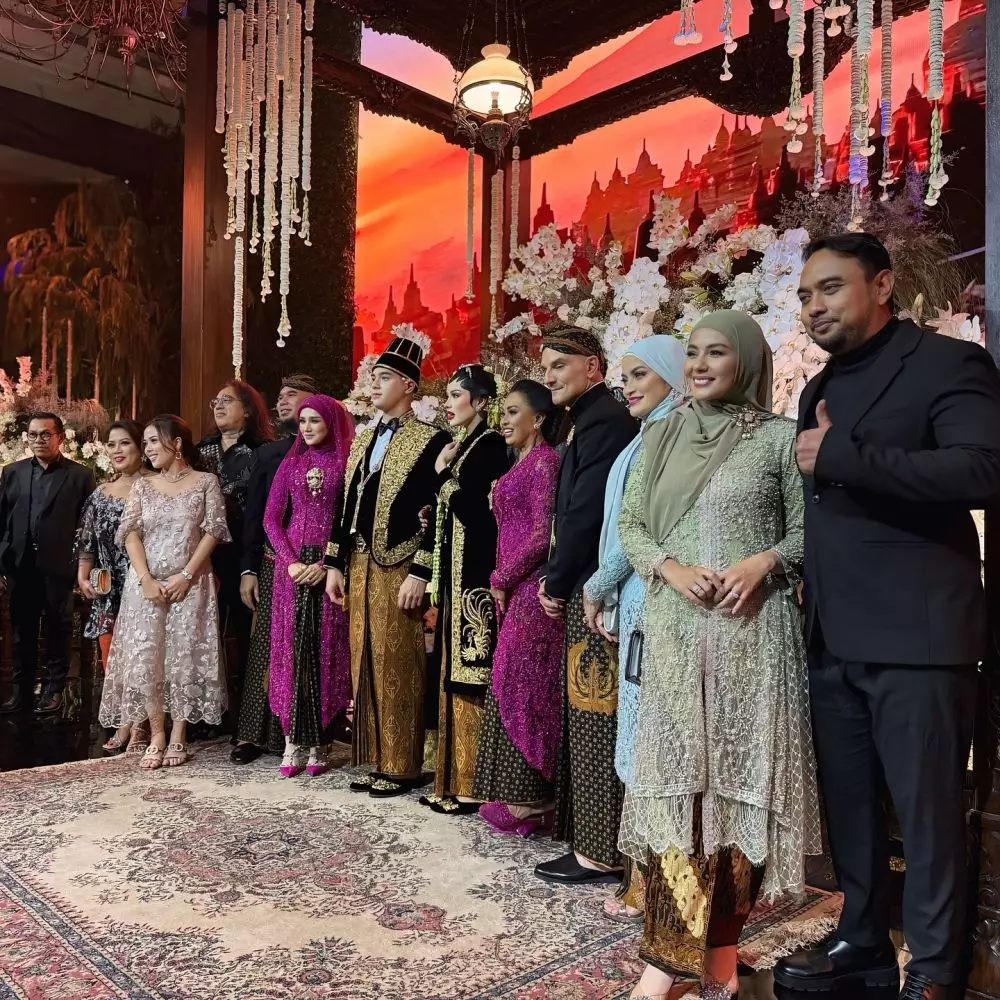 meisya siregar ngunduh mantu al © 2025 Instagram meisya siregar ngunduh mantu al © 2025 Instagram