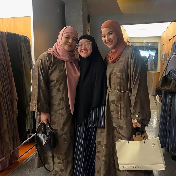 Dulu jadi ratu FTV kini vakum dari artis, 11 potret terbaru Eriska Rein usai diperistri produser berbagai sumber Dulu jadi ratu FTV kini vakum dari artis, 11 potret terbaru Eriska Rein usai diperistri produser berbagai sumber