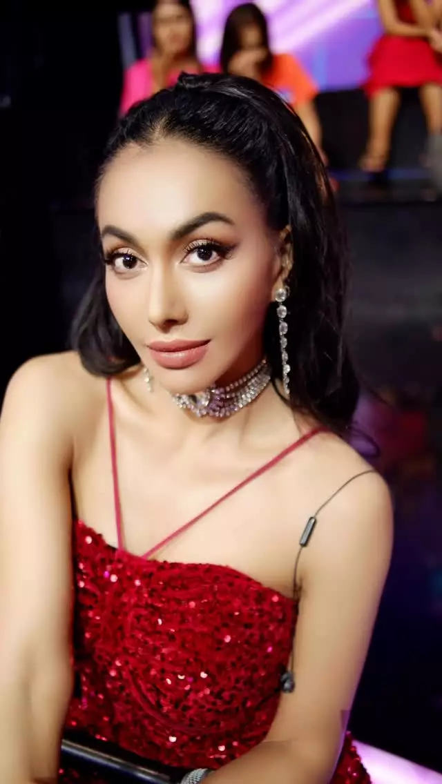 Biaya operasi plastik Denada capai 300 juta © 2025 Instagram