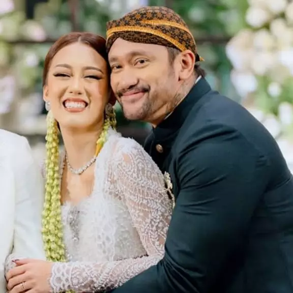 Nabila Sudiro melahirkan, ini 7 potret bahagia Tora Sudiro jadi kakek sambut kelahiran cucu pertama