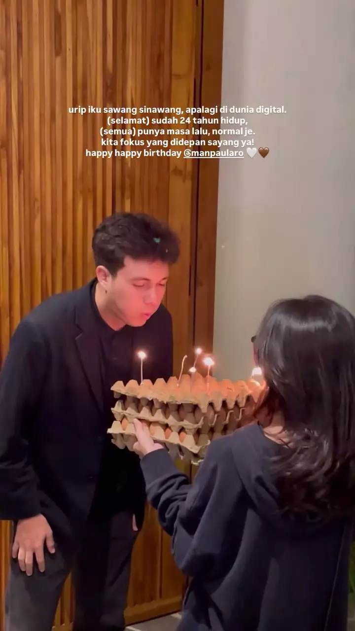 Kejutan unik Kesya Levronka ultah Nyoman Paul © 2025 brilio.net Kejutan unik Kesya Levronka ultah Nyoman Paul © 2025 brilio.net