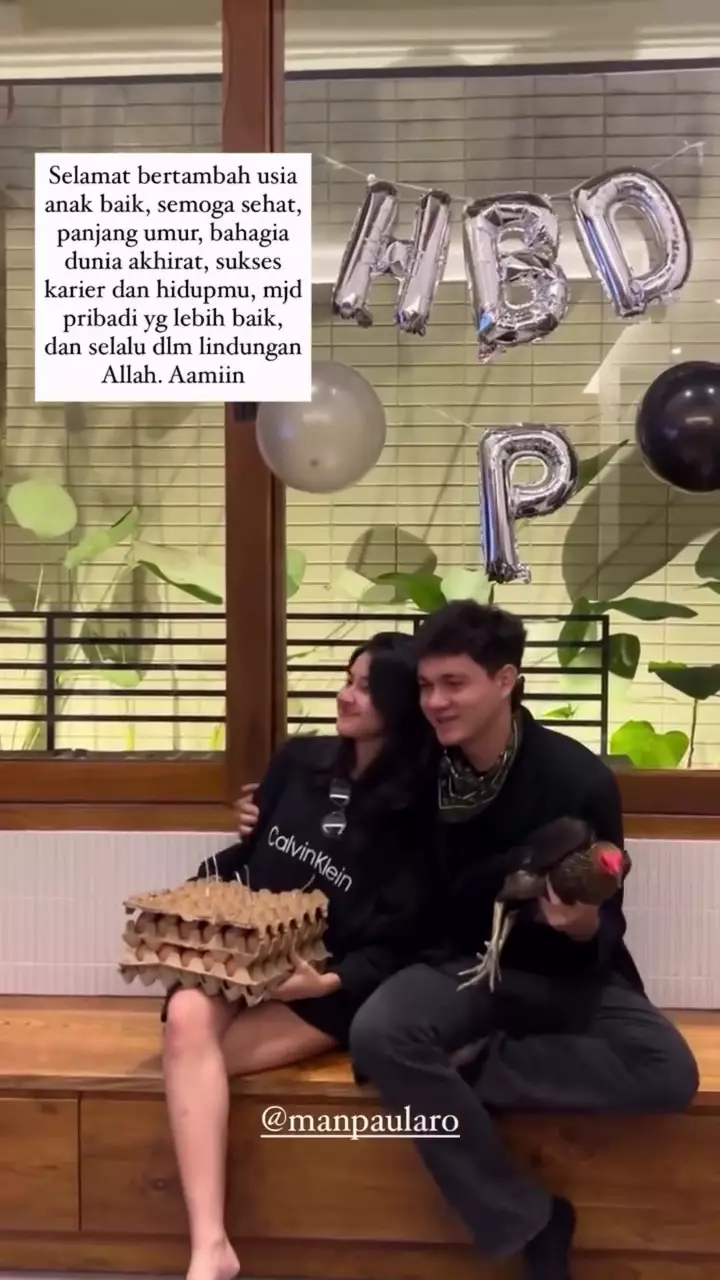 Kejutan unik Kesya Levronka ultah Nyoman Paul © 2025 brilio.net Kejutan unik Kesya Levronka ultah Nyoman Paul © 2025 brilio.net