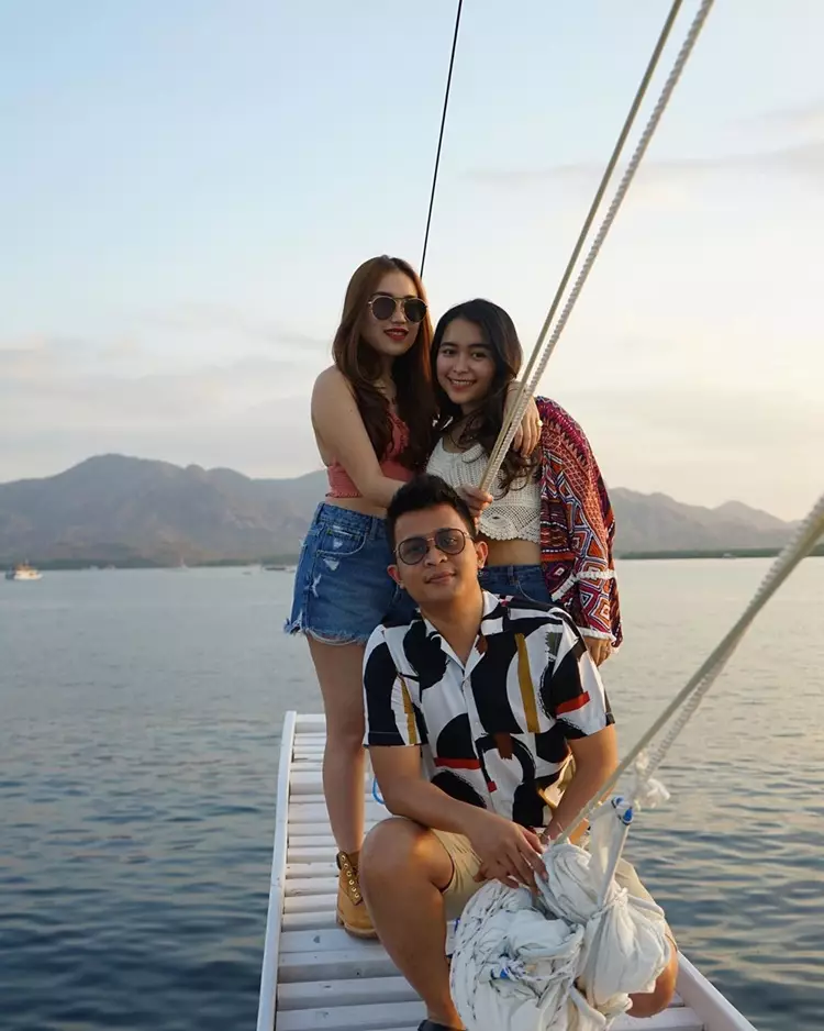 kedekatan Ayu Ting Ting dengan suami Assyifa © Instagram