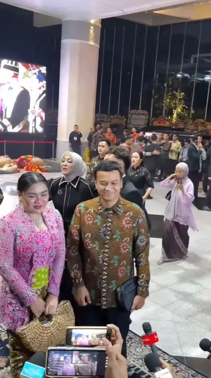 Vicky Shu di ngunduh mantu Al Ghazali © berbagai sumber Vicky Shu di ngunduh mantu Al Ghazali © berbagai sumber