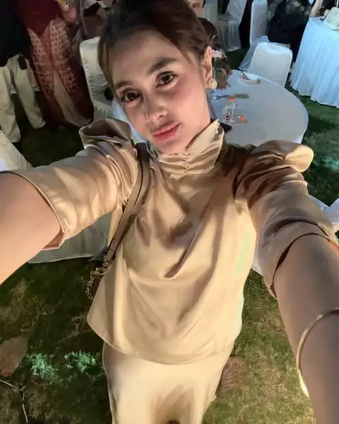 Biby Alraen istri Rifky Balweel lepas hijab © Instagram