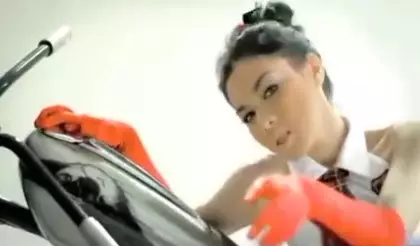 Wanita ini dulu jadi backing vocal Ahmad Dhani © berbagai sumber Wanita ini dulu jadi backing vocal Ahmad Dhani © berbagai sumber