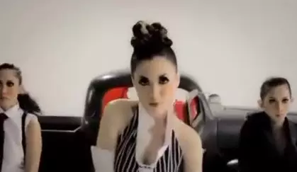 Wanita ini dulu jadi backing vocal Ahmad Dhani © berbagai sumber Wanita ini dulu jadi backing vocal Ahmad Dhani © berbagai sumber