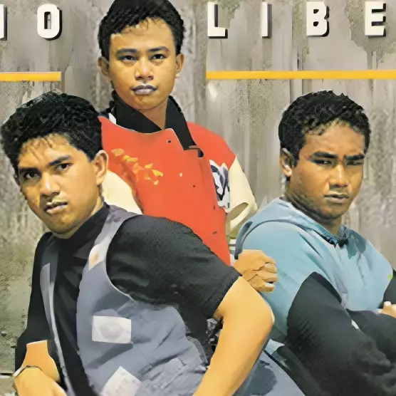 Foto masa muda 9 personel boyband 90-an, Roy Jordy tampil modis dengan tatanan rambut gondrong sebahu