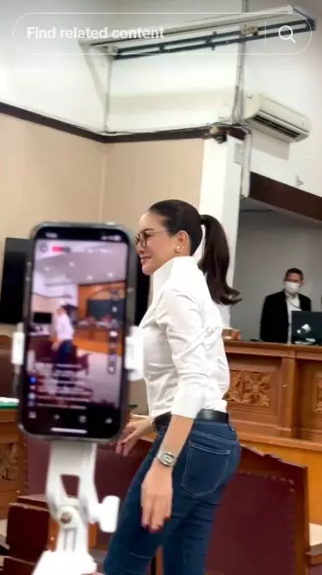 potret terbaru Nikita Mirzani jalani sidang © berbagai sumber