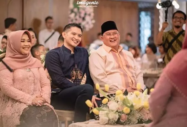 Fakta ayah Rezky Aditya digugat wanita © Instagram Fakta ayah Rezky Aditya digugat wanita © Instagram