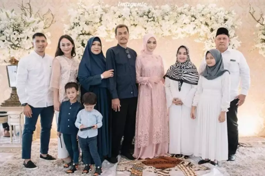 Fakta ayah Rezky Aditya digugat wanita © Instagram Fakta ayah Rezky Aditya digugat wanita © Instagram