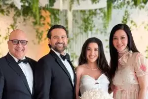 6 Potret gaya Maia Estianty saat kondangan ke luar negeri, aura old money