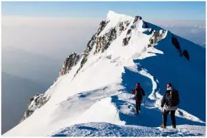 Apa yang harus dilakukan saat kelelahan mendaki gunung? Tips aman untuk pendaki agar pendakian lancar