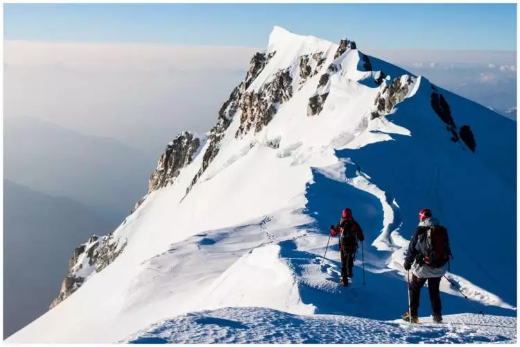 Apa yang harus dilakukan saat kelelahan mendaki gunung? Tips aman untuk pendaki agar pendakian lancar