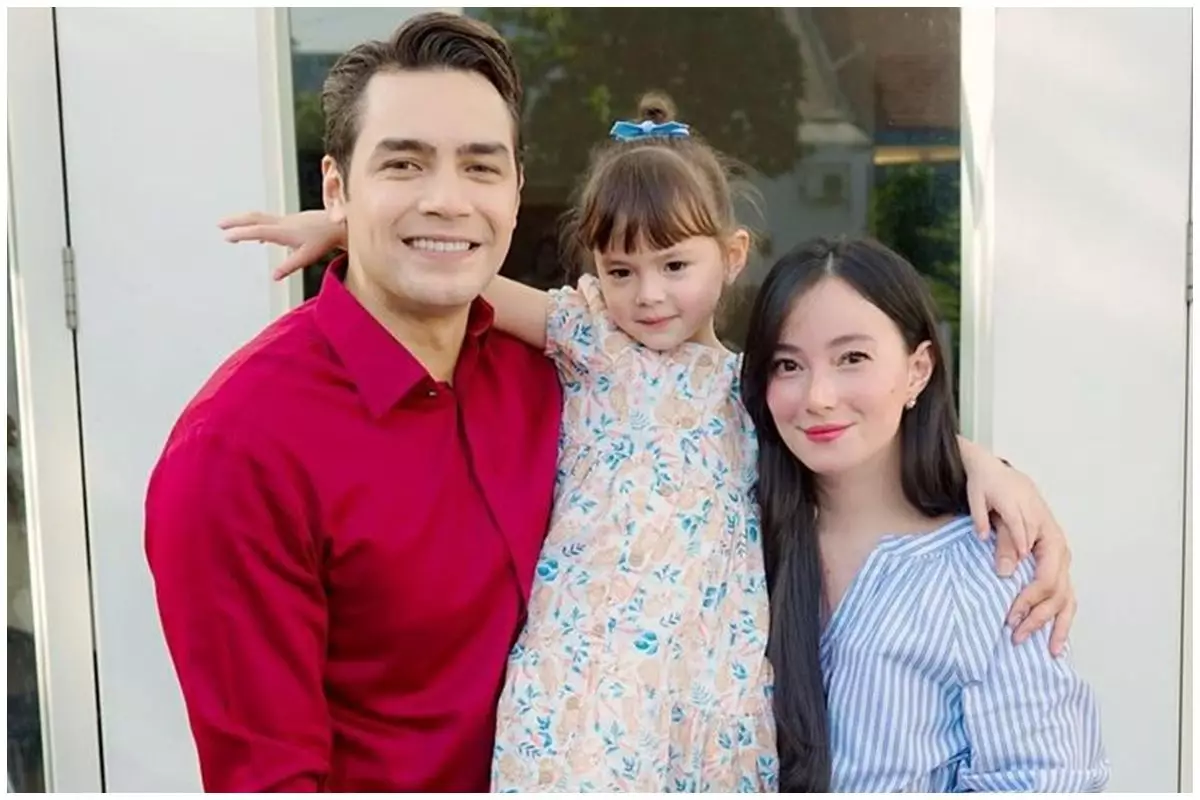 Senang masak setelah punya anak, begini 6 cara Asmirandah menata dapur sederhana penuh perabotan