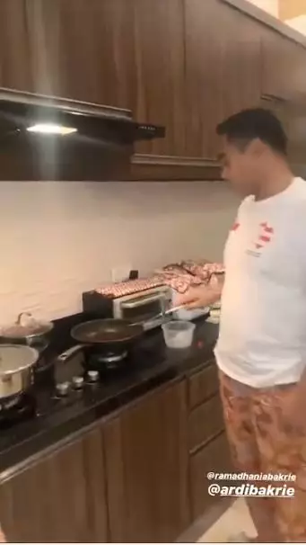 dapur kantor nia ramadhani © 2024 brilio.net dapur kantor nia ramadhani © 2024 brilio.net