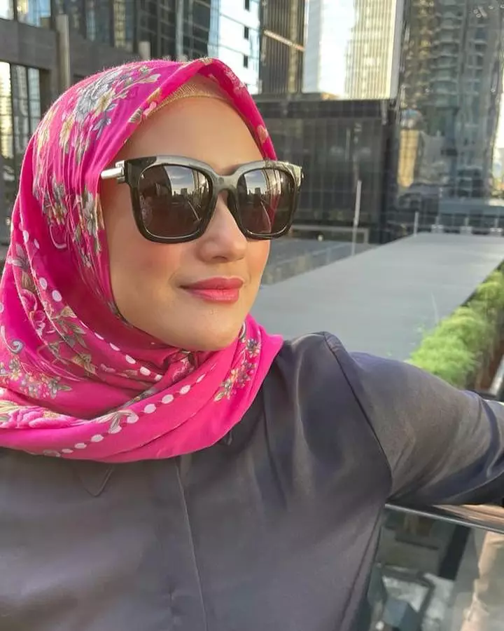 potret poppy yang jatuh hati dengan didi riyadi © berbagai sumber potret poppy yang jatuh hati dengan didi riyadi © berbagai sumber