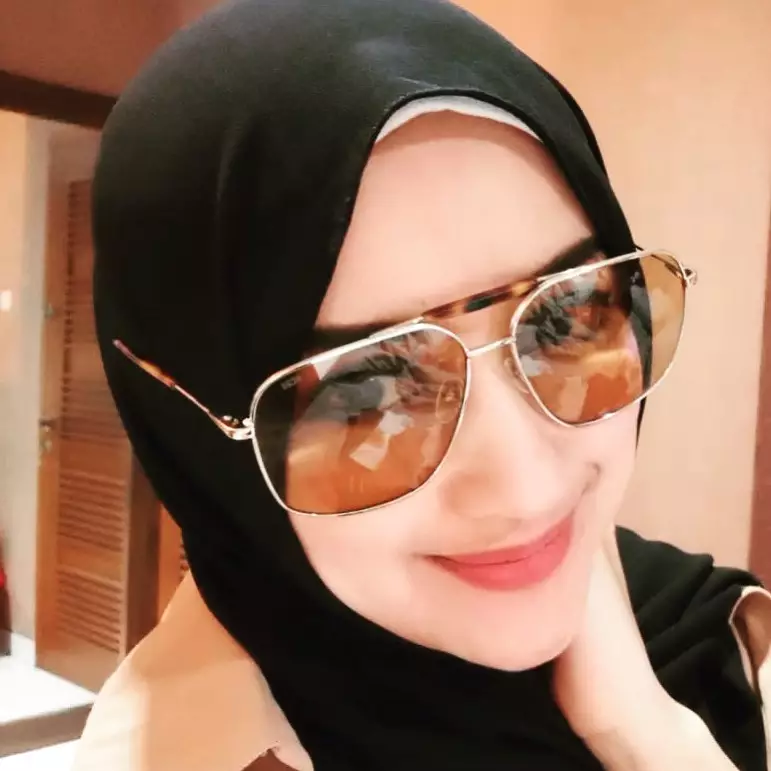 potret poppy yang jatuh hati dengan didi riyadi © berbagai sumber potret poppy yang jatuh hati dengan didi riyadi © berbagai sumber