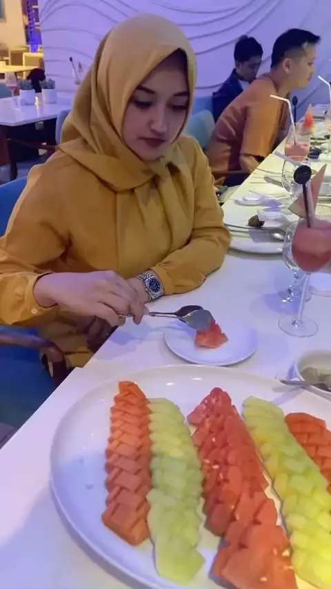 potret poppy yang jatuh hati dengan didi riyadi © berbagai sumber potret poppy yang jatuh hati dengan didi riyadi © berbagai sumber