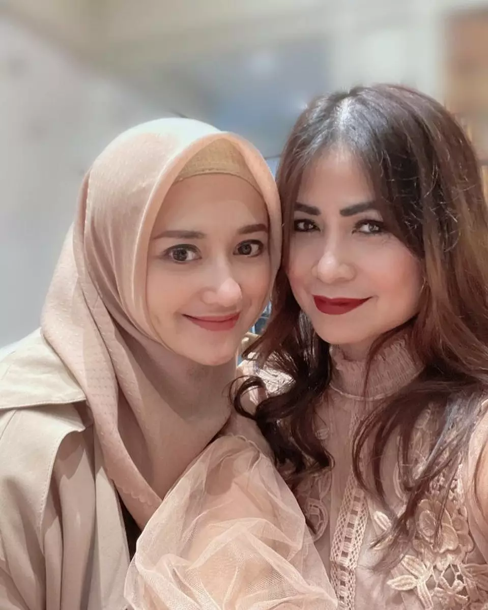 potret poppy yang jatuh hati dengan didi riyadi © berbagai sumber potret poppy yang jatuh hati dengan didi riyadi © berbagai sumber