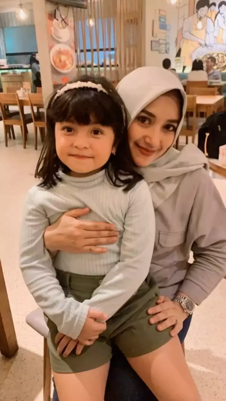 potret poppy yang jatuh hati dengan didi riyadi © berbagai sumber potret poppy yang jatuh hati dengan didi riyadi © berbagai sumber