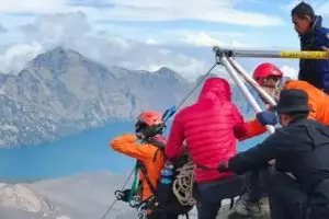 Keluarga kirim surat untuk relawan yang evakuasi turis Brasil yang jatuh di Gunung Rinjani, ini isinya