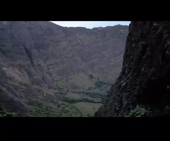 Tim relawan evakuasi Juliana Marins tidur di tebing curam © 2025 Instagram