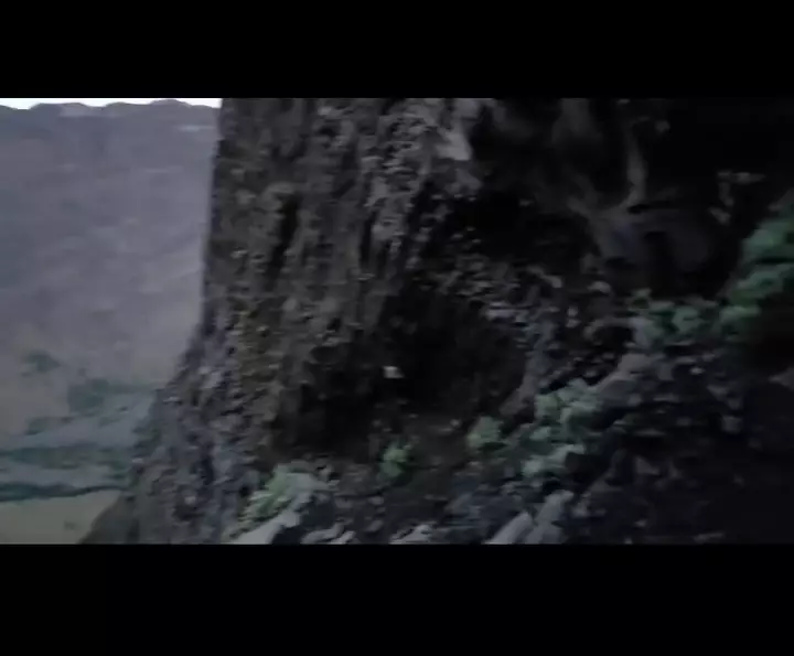 Tim relawan evakuasi Juliana Marins tidur di tebing curam © 2025 Instagram