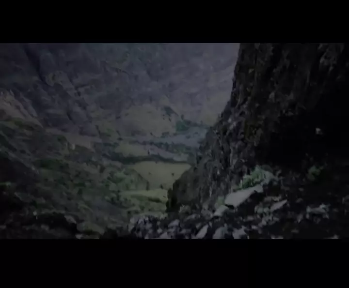 Tim relawan evakuasi Juliana Marins tidur di tebing curam © 2025 Instagram