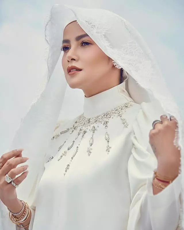 Olla Ramlan lepas hijab bukan karena ekonomi © Instagram