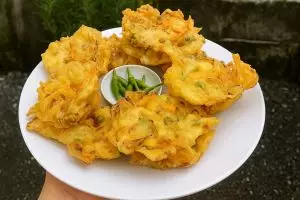 Trik bikin bakwan sayur tebal antilembek, ini rahasia biar nggak nyerap minyak