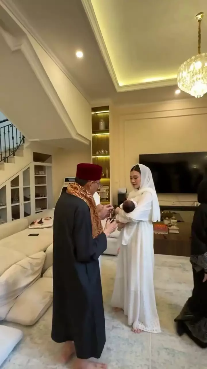 Akikah Arash anak Aaliyah Massaid dan Thariq Halilintar © 2025 Instagram Akikah Arash anak Aaliyah Massaid dan Thariq Halilintar © 2025 Instagram