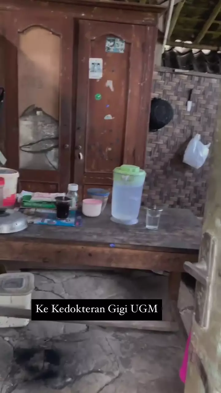 Rumah Sahida anak petani lolos Kedokteran UGM © 2025 Instagram