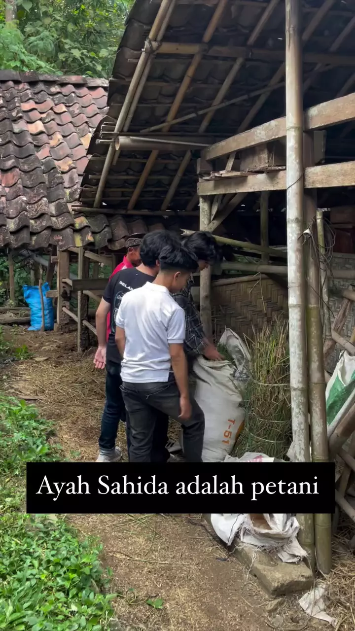 Rumah Sahida anak petani lolos Kedokteran UGM © 2025 Instagram