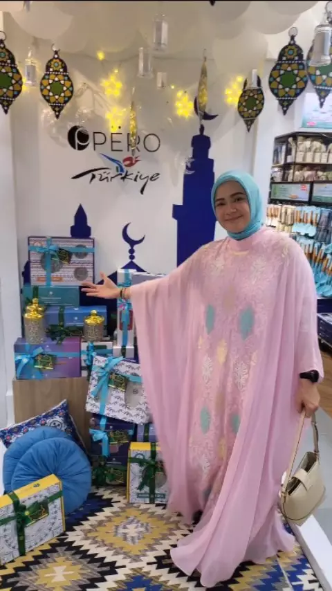 Shezy Idris banting setir jualan makanan dan pakaian © 2025 Instagram