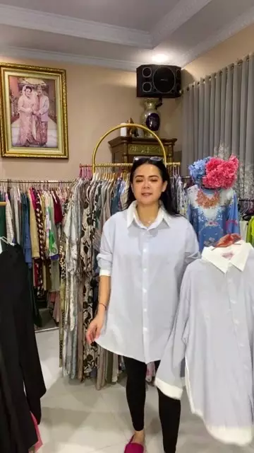 Shezy Idris banting setir jualan makanan dan pakaian © 2025 Instagram