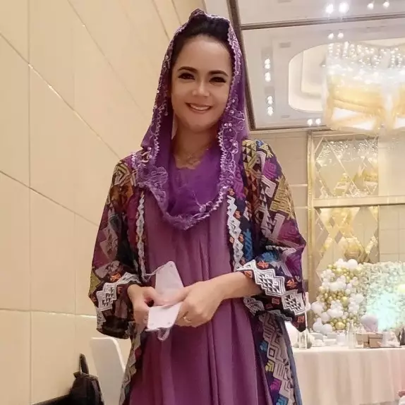 Shezy Idris banting setir jual makanan dan pakaian demi nafkahi 2 anaknya usai cerai, ini 9 potretnya