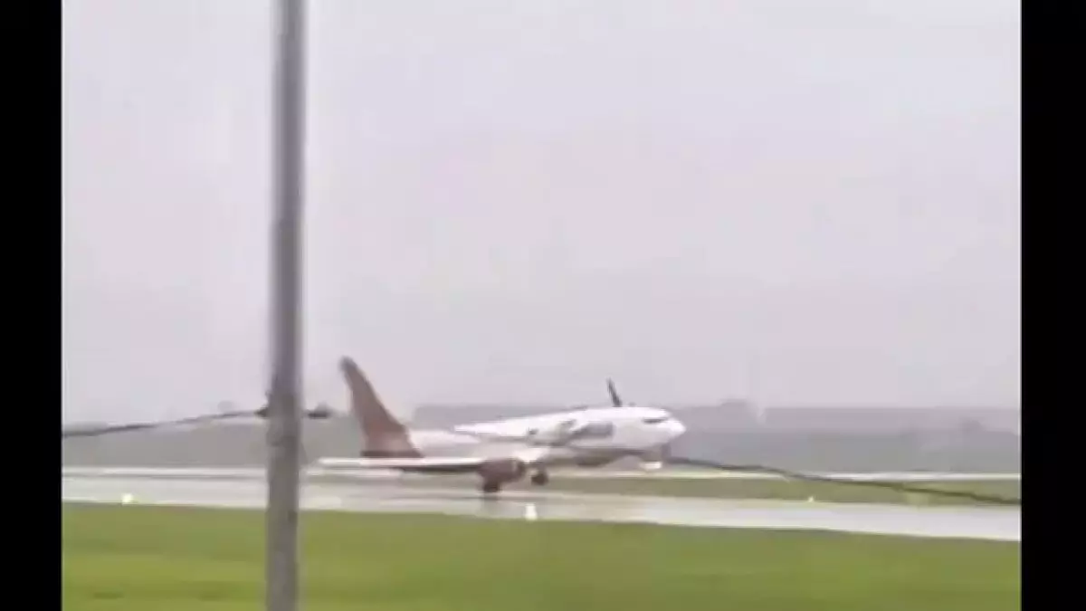 Analisis sains penyebab pesawat Batik Air mendarat miring, hujan dan angin kencang jadi faktor utama