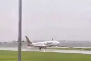 Analisis sains penyebab pesawat Batik Air mendarat miring, hujan dan angin kencang jadi faktor utama