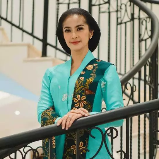 Reka ulang foto Abang None Jakarta, ini 11 potret dulu dan kini Maudy Koesnaedi yang makin memesona