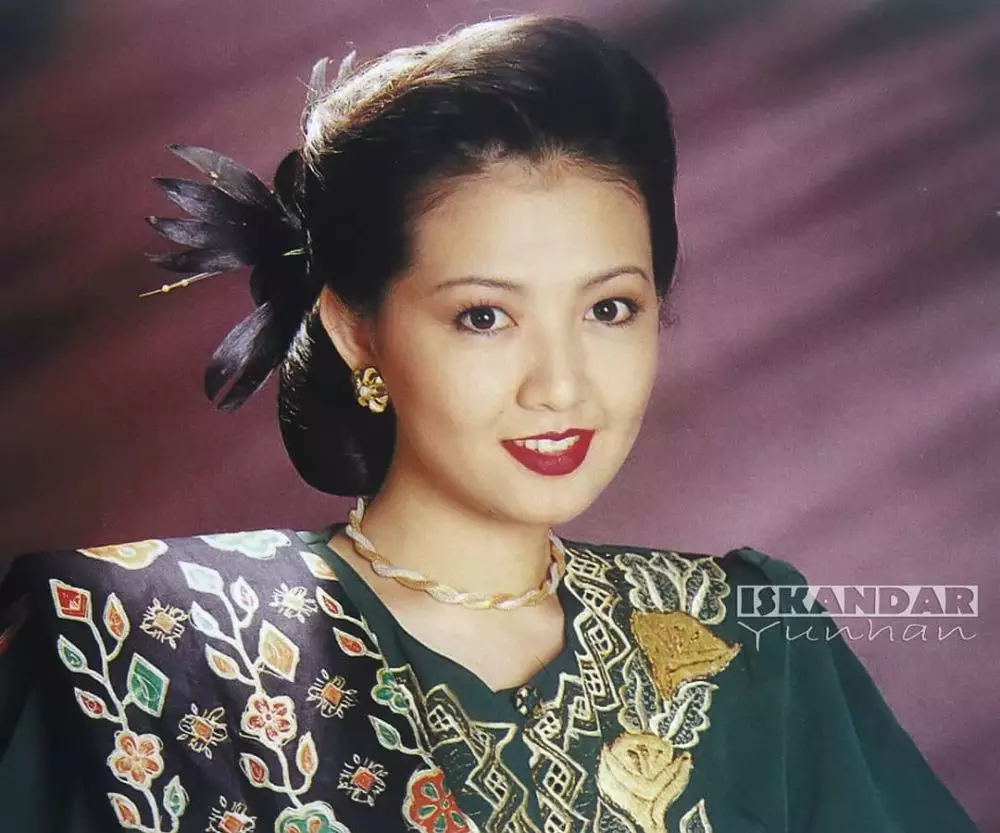 potret lawas wanita di iklan rokok © instagram