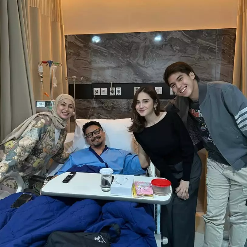 Potret Ferry Maryadi dirawat di rumah sakit © 2025 brilio.net Potret Ferry Maryadi dirawat di rumah sakit © 2025 brilio.net