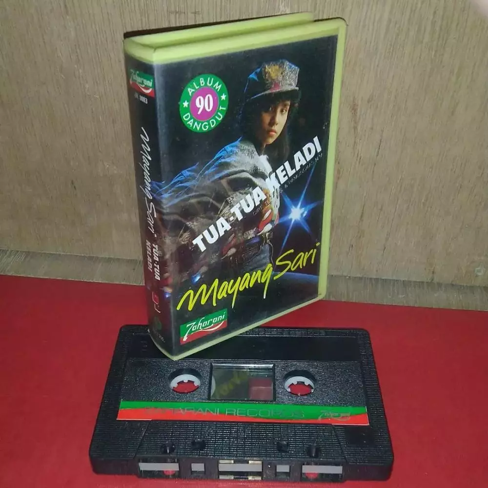 potret sahabat nike ardilla di cover kaset © berbagai sumber potret sahabat nike ardilla di cover kaset © berbagai sumber