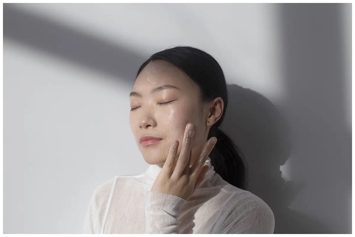 Cara mudah kenyalkan kulit ini bikin teksturnya lebih mulus bak glass skin bermodal 3 bahan dapur